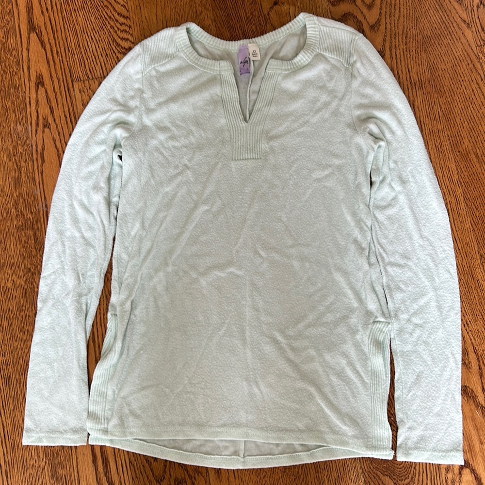 Mint green light weight sweater. Size XS